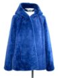 abrigo de piel en color azul